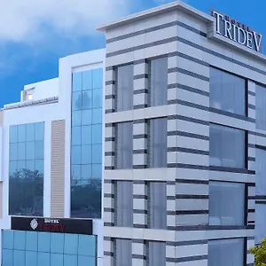 tridev-k44-34-kalbhairo-crossing-visheswer-ganj-varanasi-in.hotels-varanasi.com/
