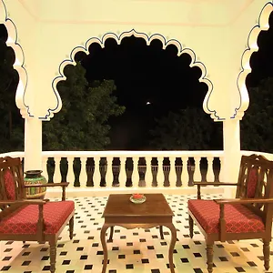 Bonjour Paradise *** Udaipur